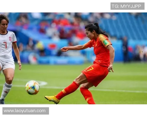 女足球星风采尽显 助力体育发展 展现女性力量与竞技精神的精彩瞬间