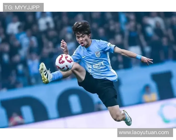 足球历史上以手拨球著称的球星及其经典瞬间分析 足球历史上以手拨球著称的球星及其经典瞬间分析