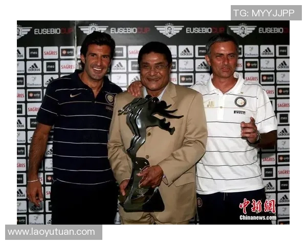 足球巨星与球迷共庆时刻 温情赠送珍贵球鞋传递梦想与祝福